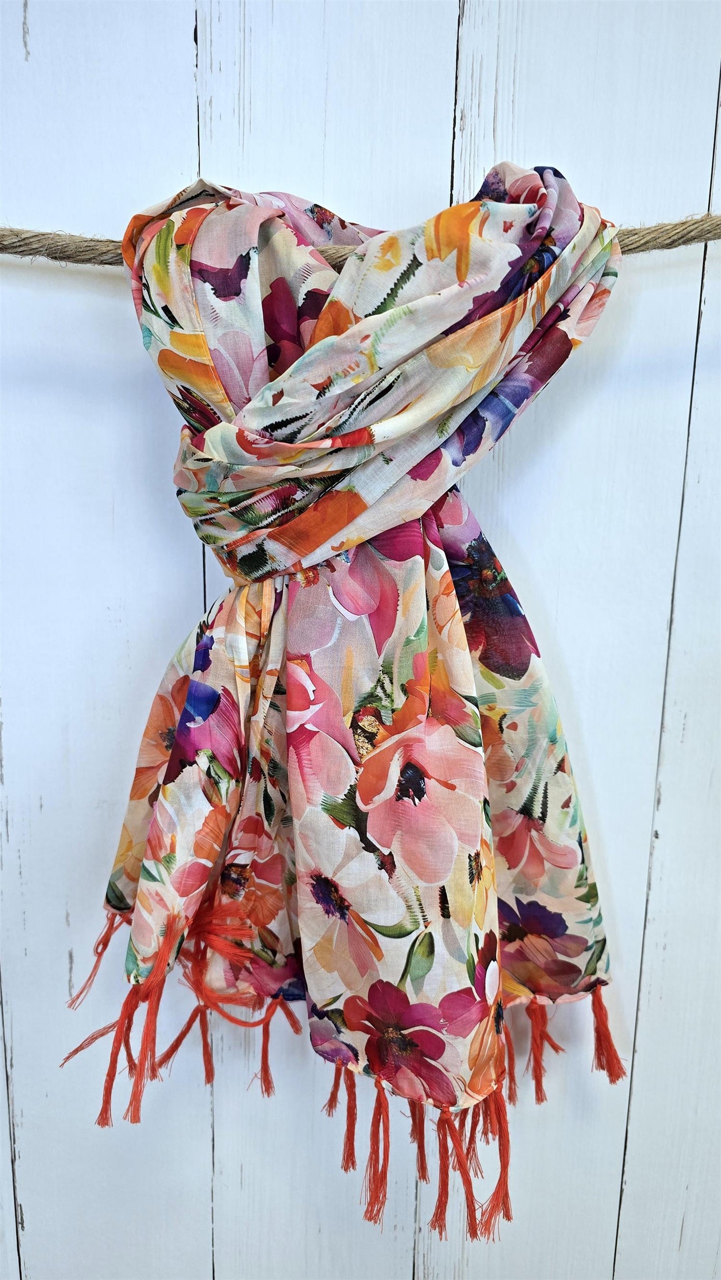 Nora skjerf med frynser