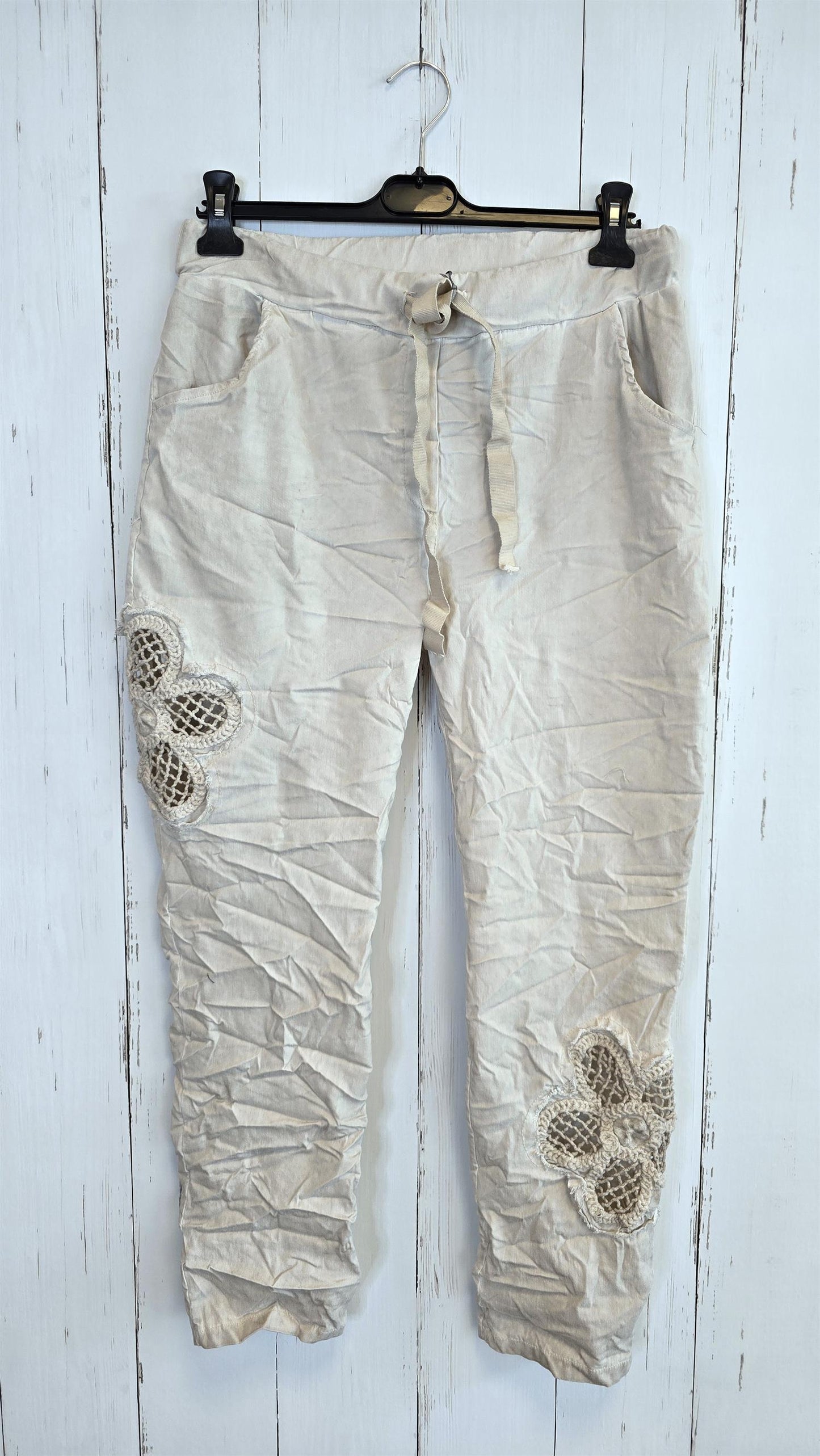 Alma bukse med blomst beige