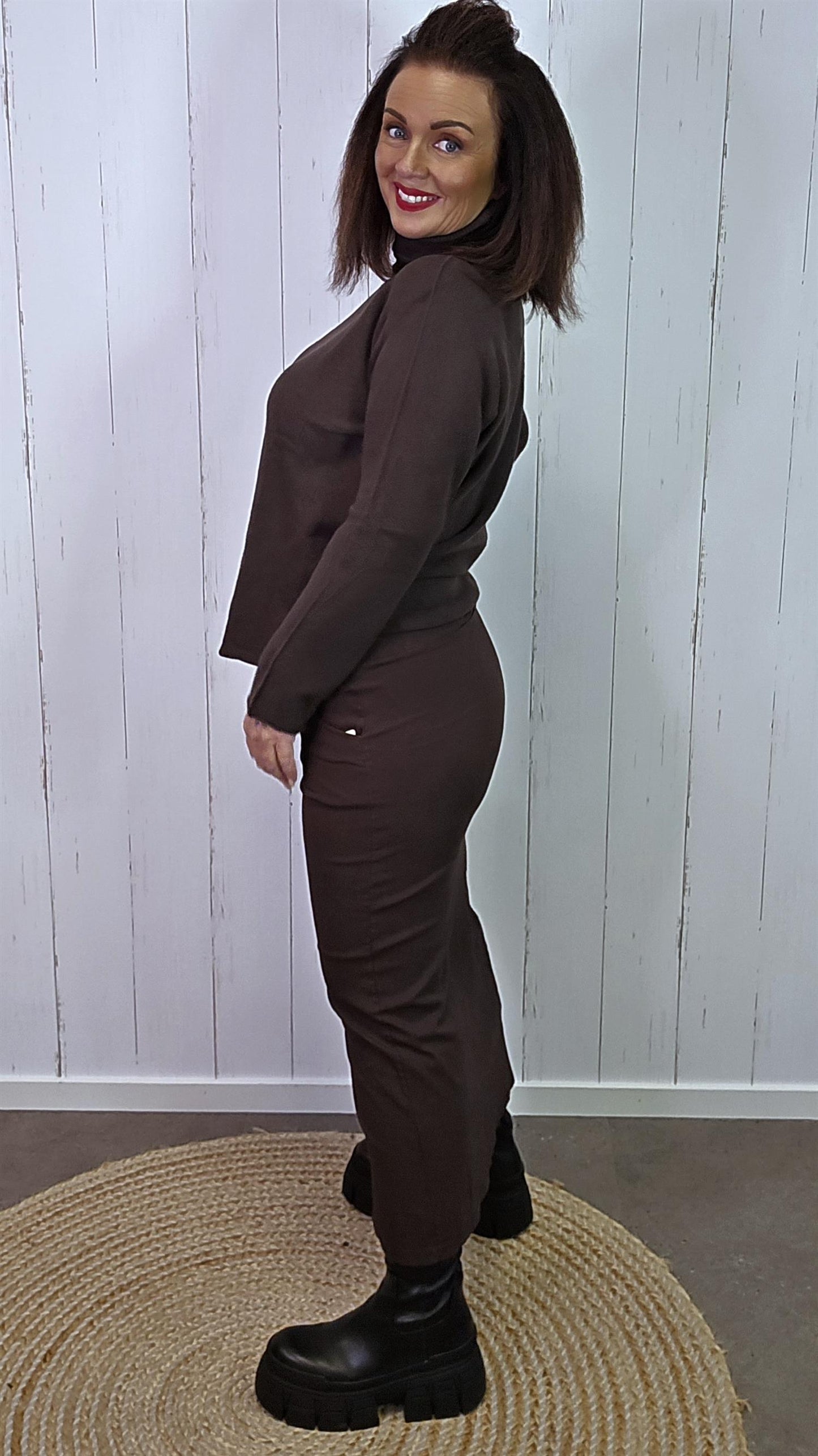 Brunt bomullsskjørt med splitt og knytebånd