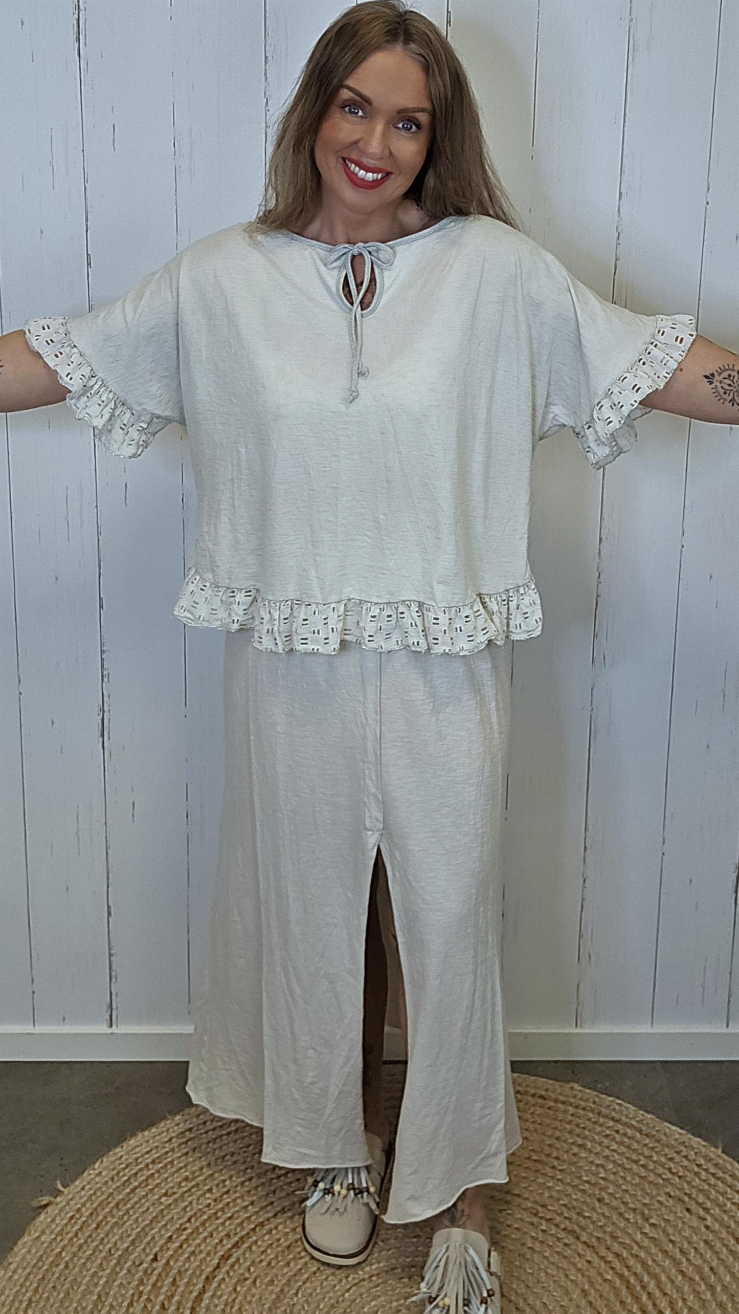 Beate topp med blonder beige