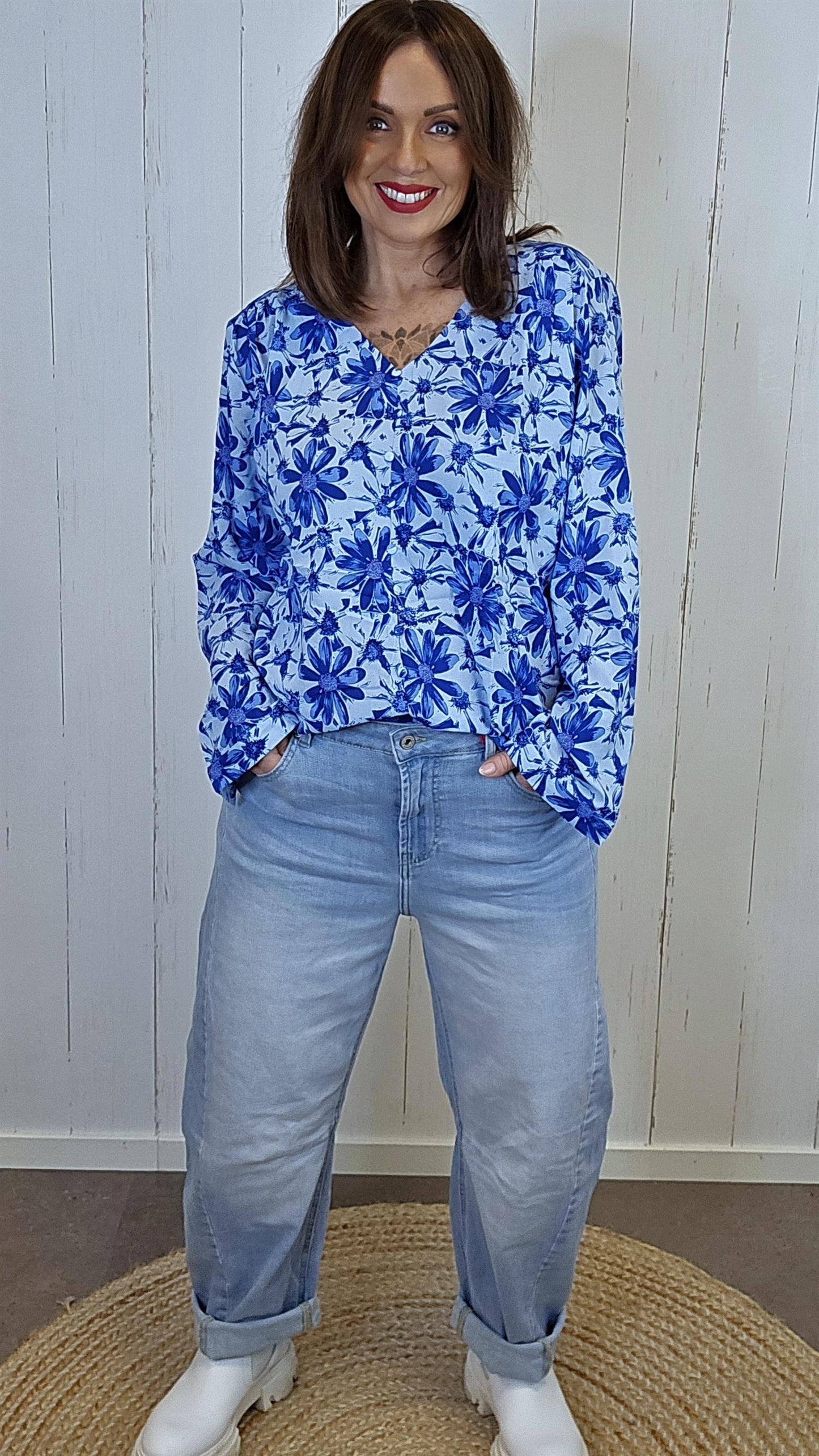 Eline blomsterbluse blå