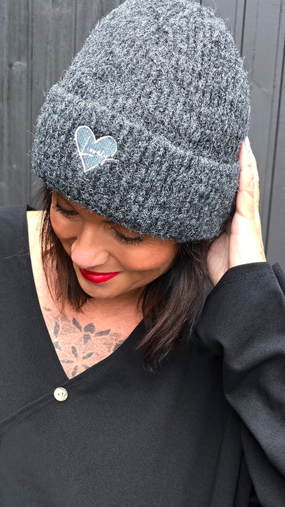 Love Beanie mørkgrå