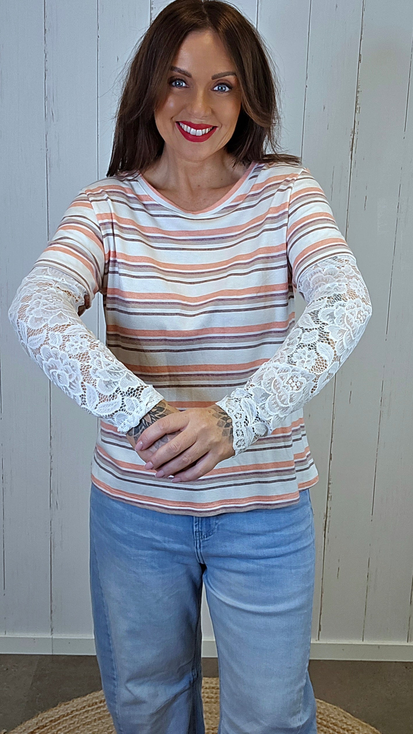 T-shirt topp med blonder