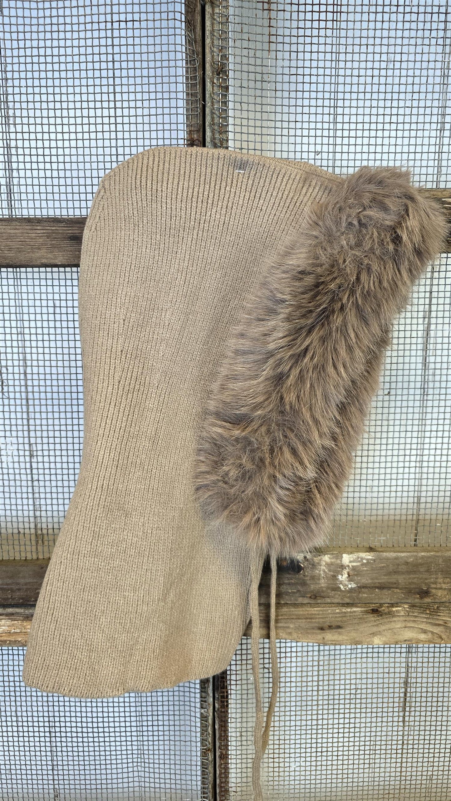 Balaclava hette med pels taupe