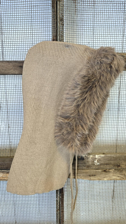 Balaclava hette med pels taupe