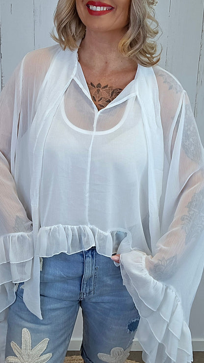 Elegant chiffontopp med volanger hvit