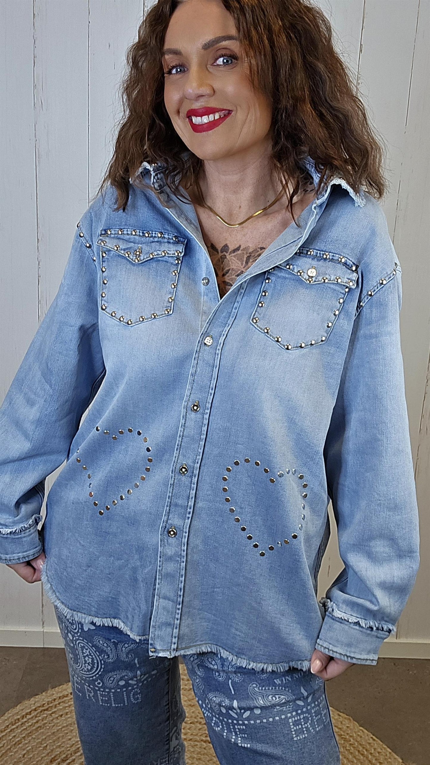 Lina denimskjorte med nagledetaljer