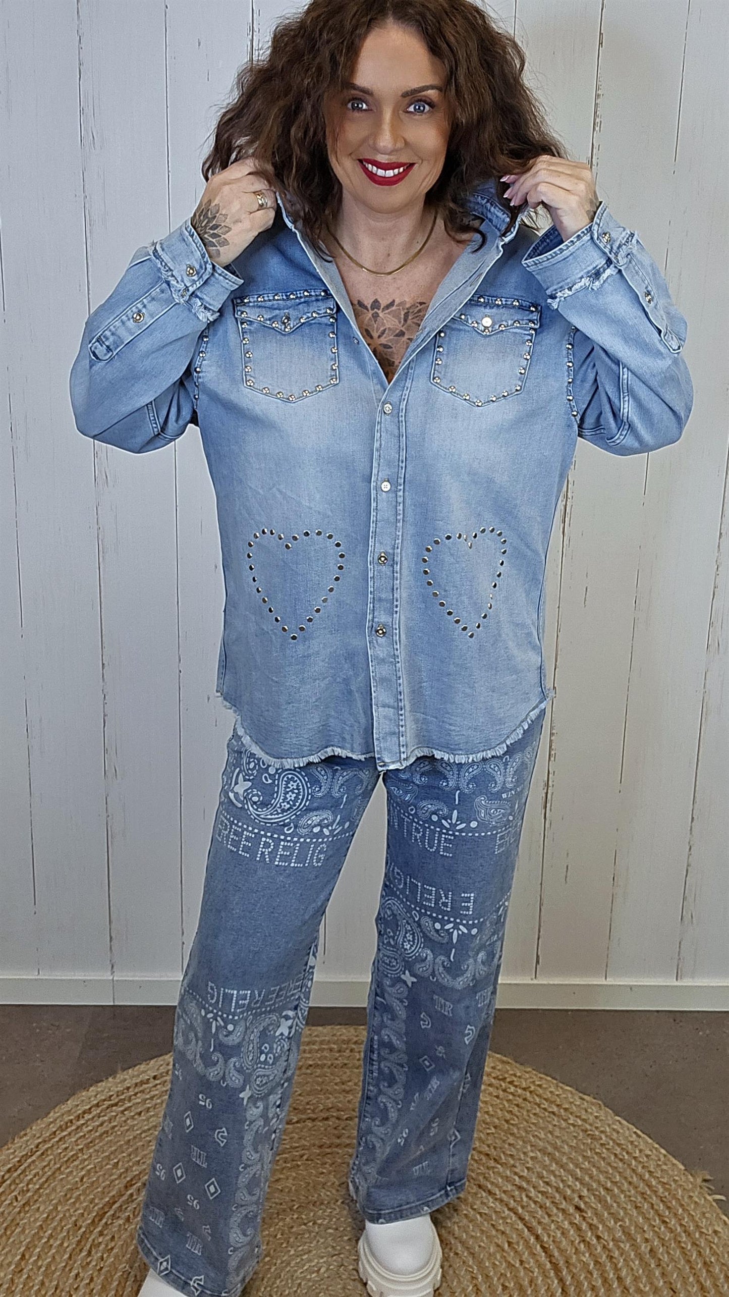 Lina denimskjorte med nagledetaljer