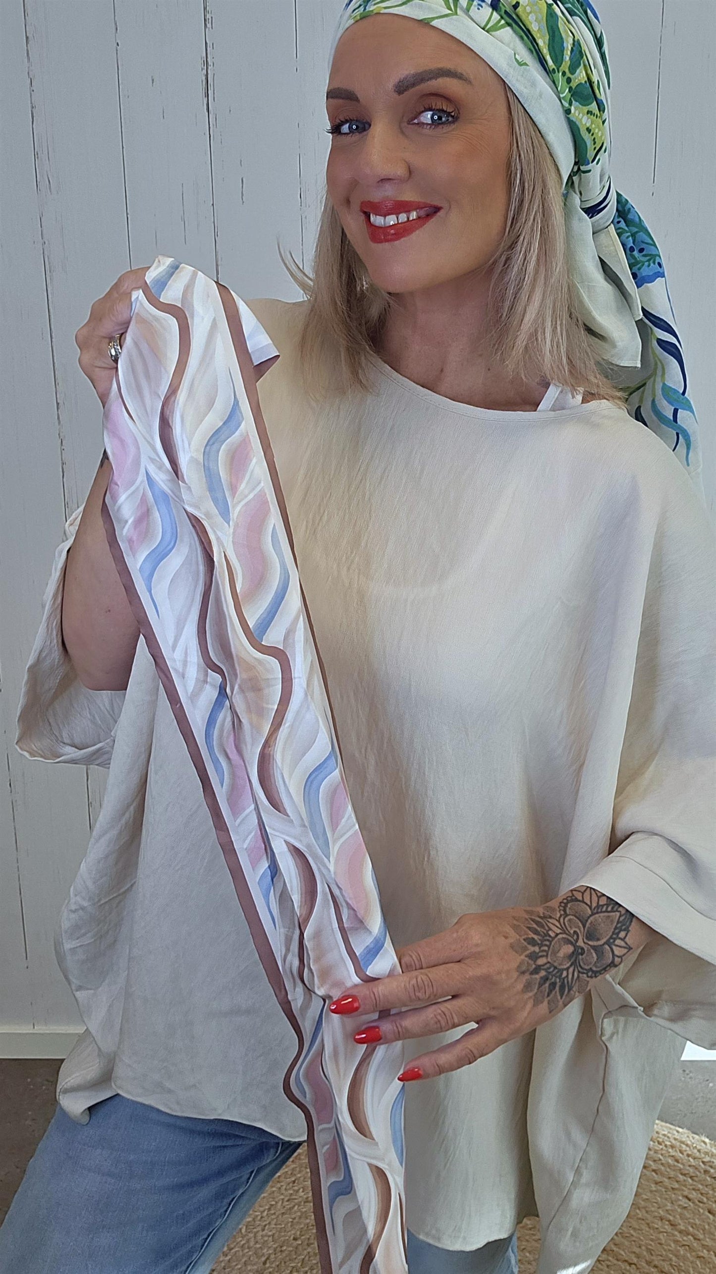 Poncho topp med skjerf beige