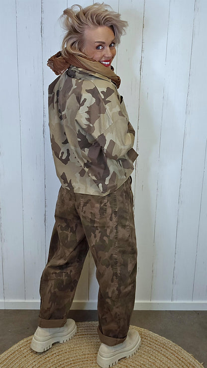 Katty camobukse med barrelfasong