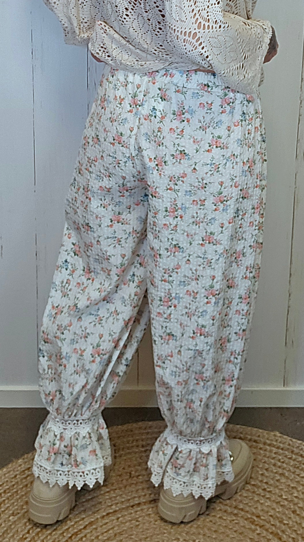 Frida blomsterbukse med blondekant