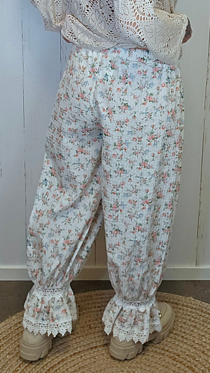 Frida blomsterbukse med blondekant