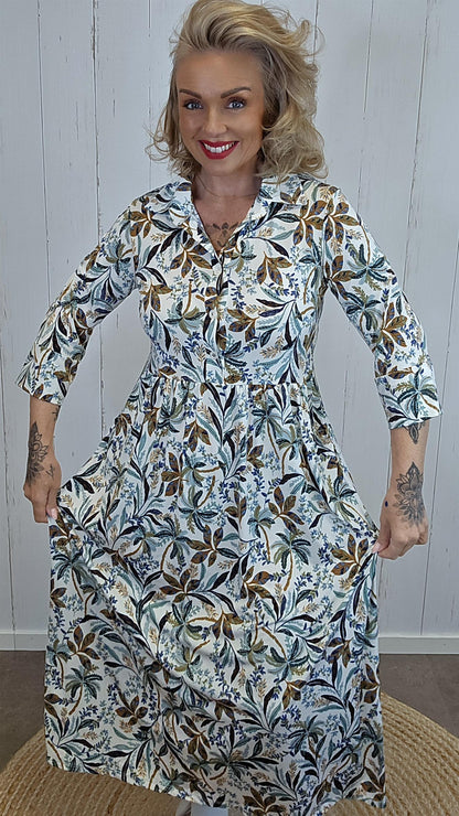Maxikjole med blå botanisk print