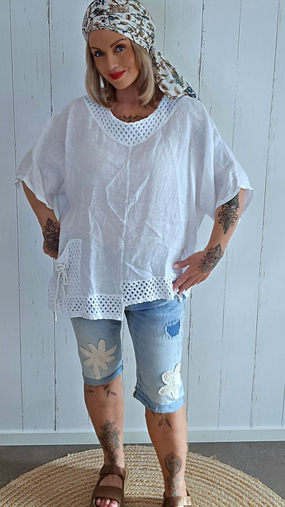 Hvit Lin Topp med Hekledetaljer