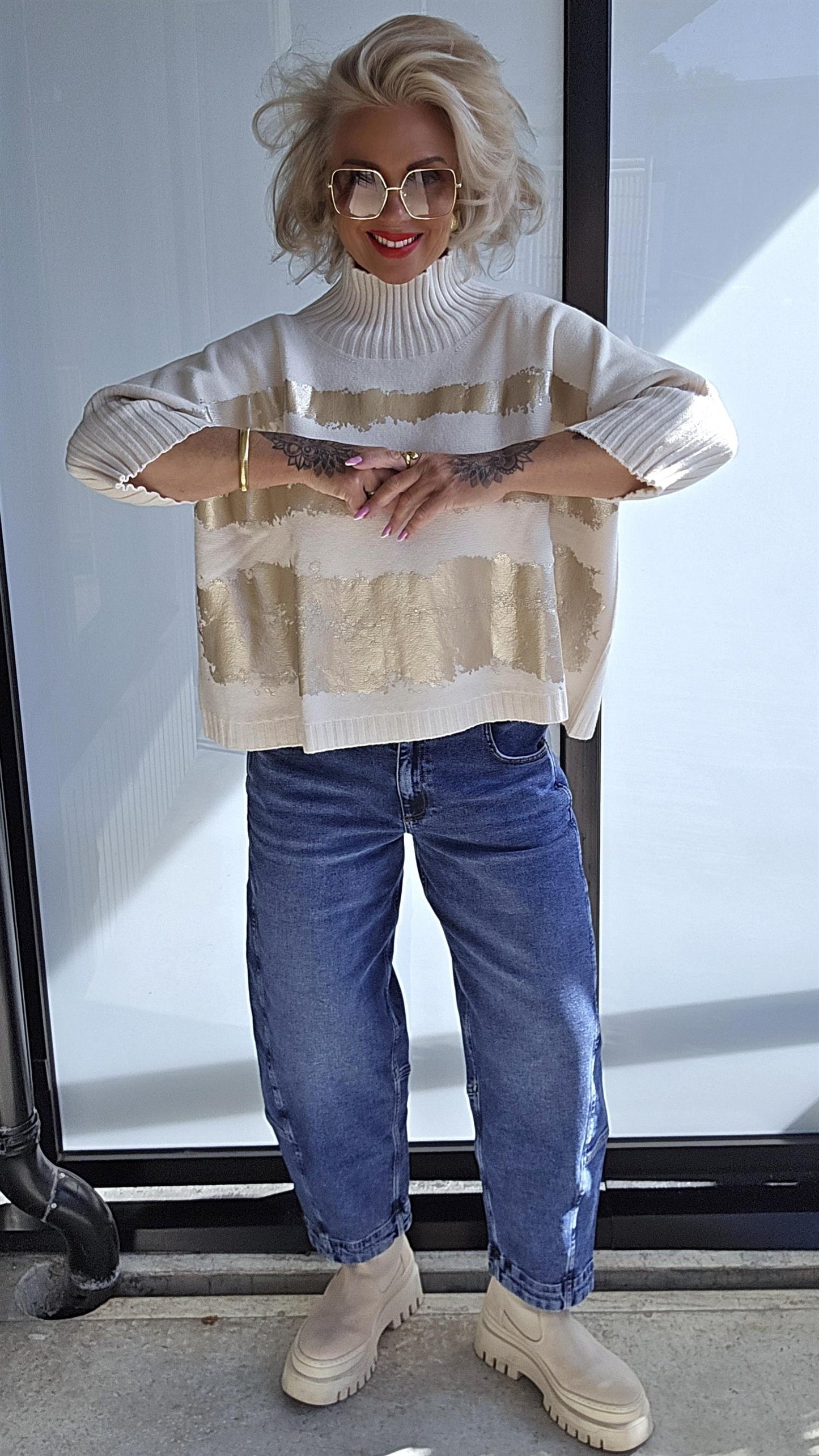 Pullover gold print
