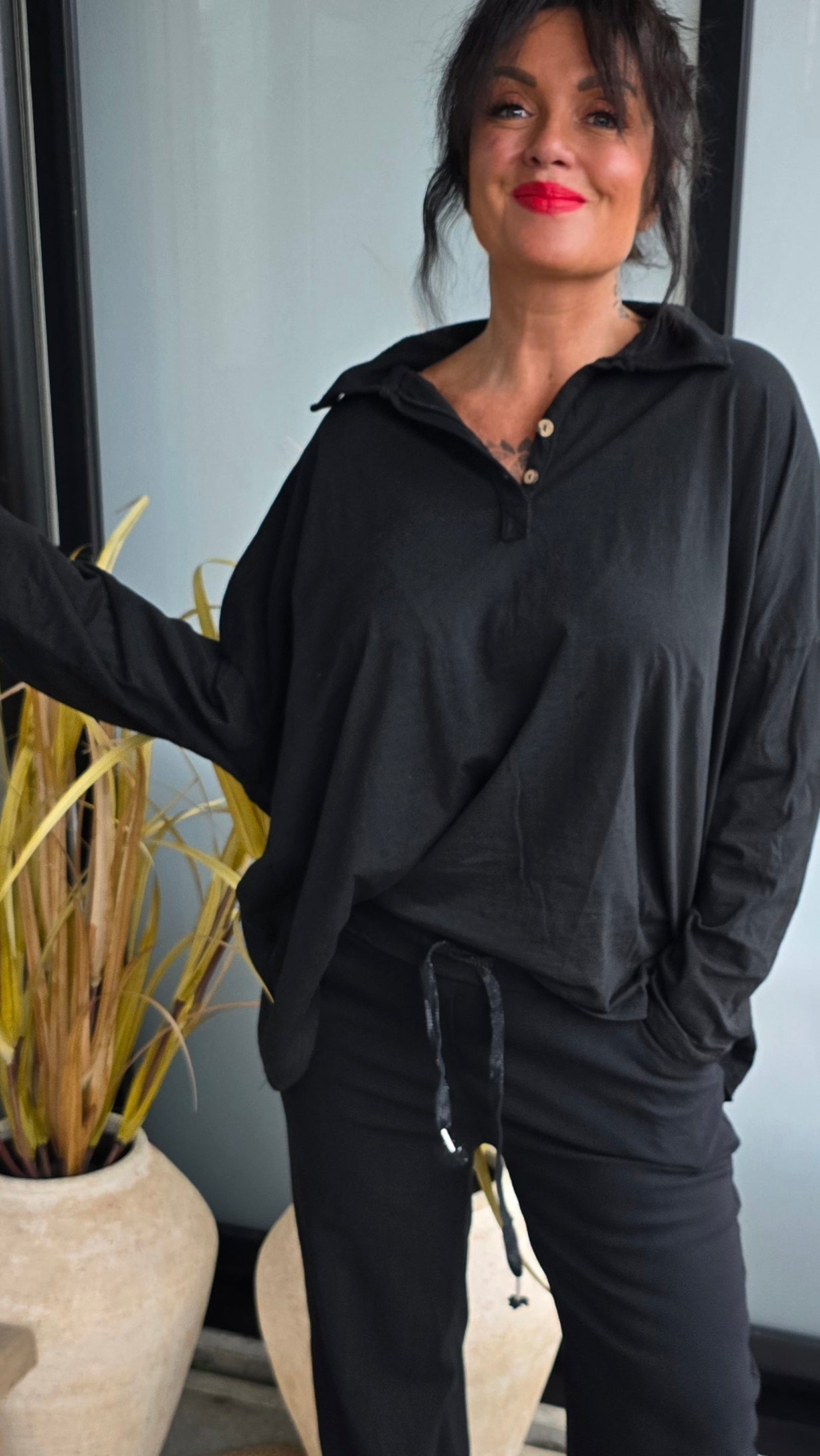 Bianco topp med knapper svart