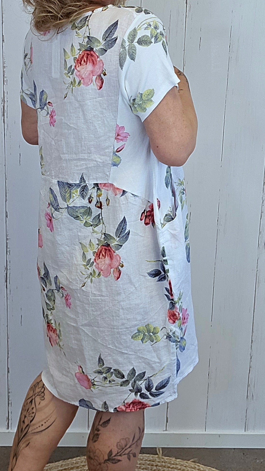 Lena linkjole med rosemønster hvit