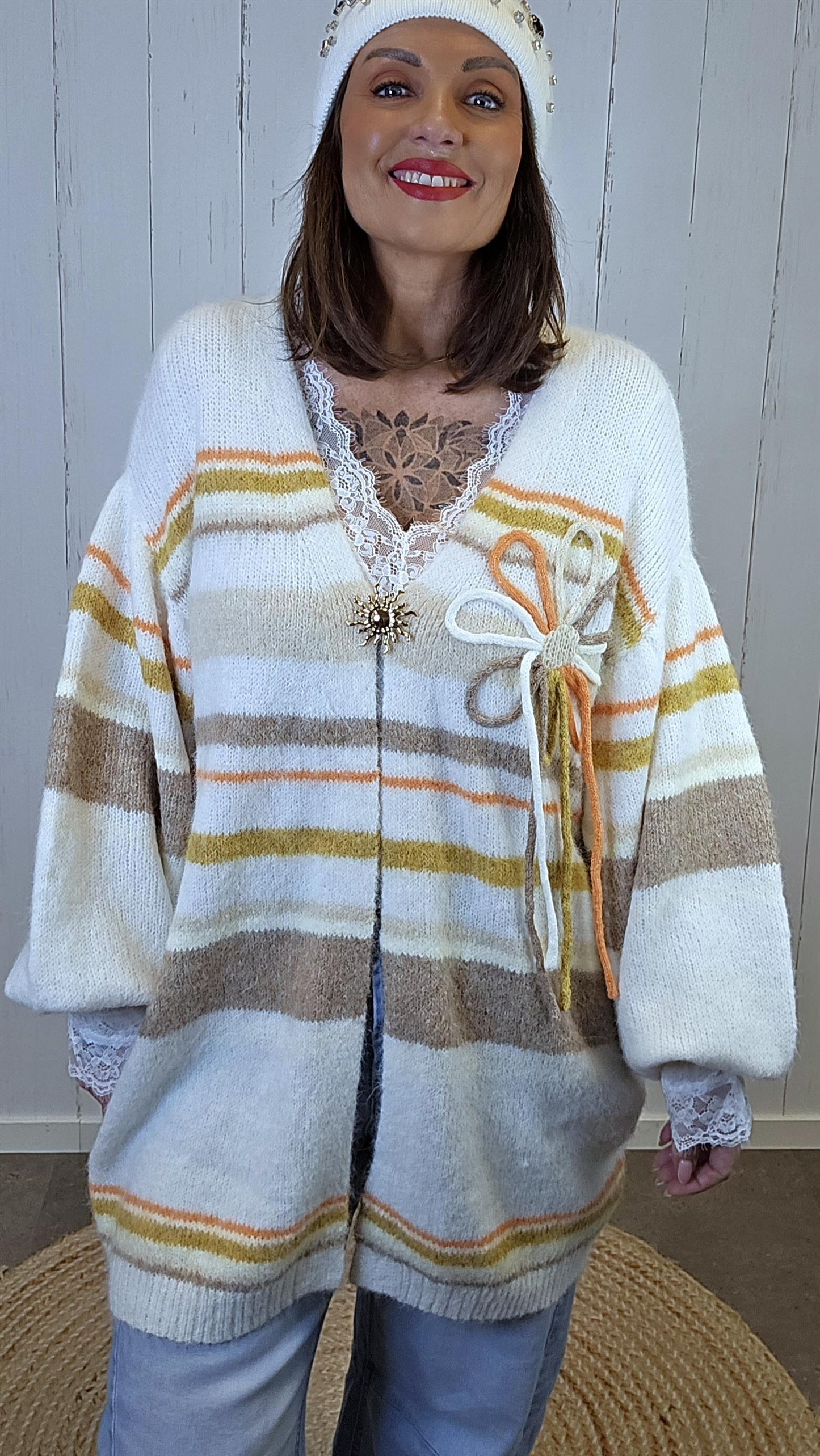 Stripet cardigan med brosje