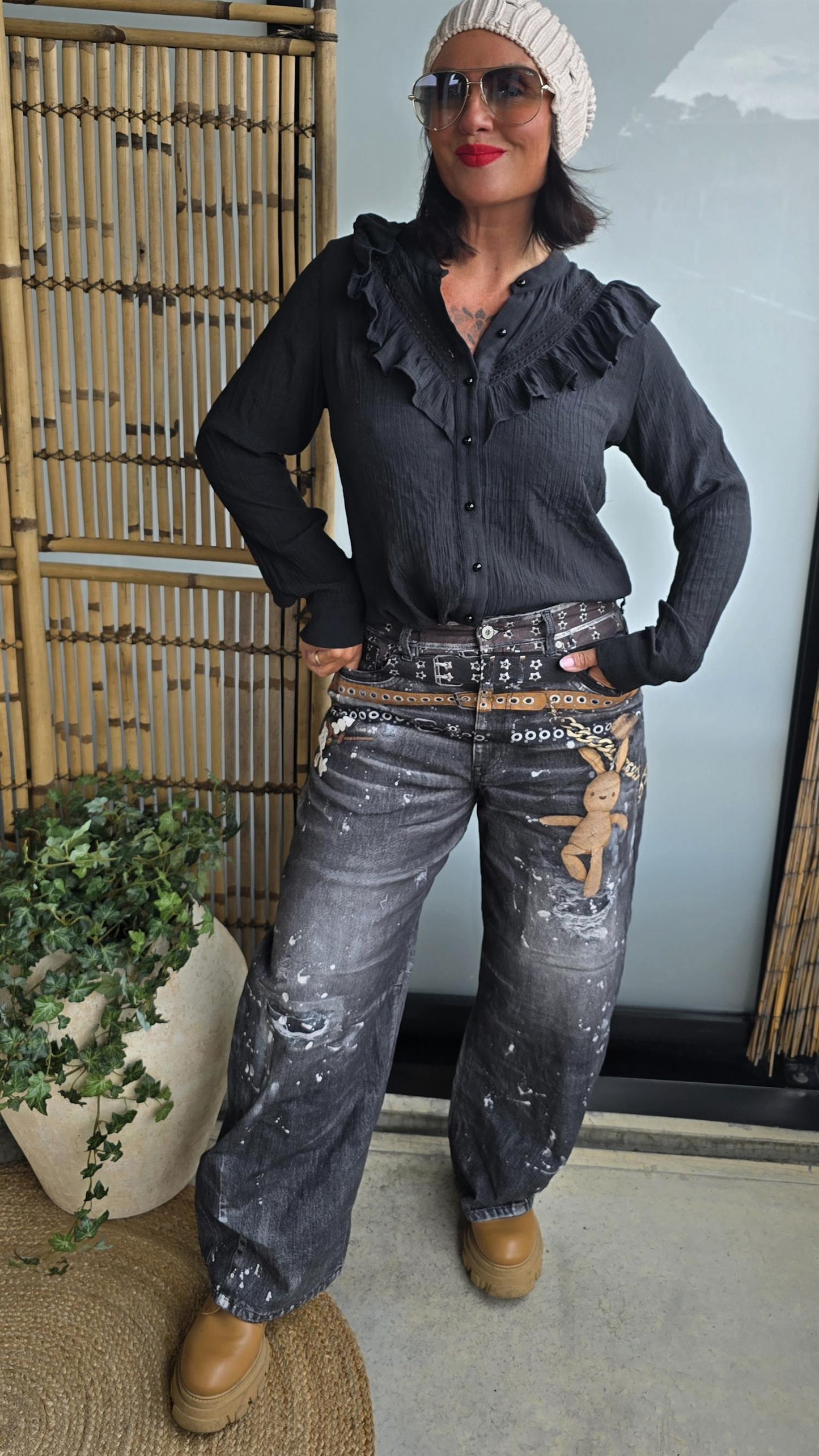 Katja jeans med trykk gråsvart