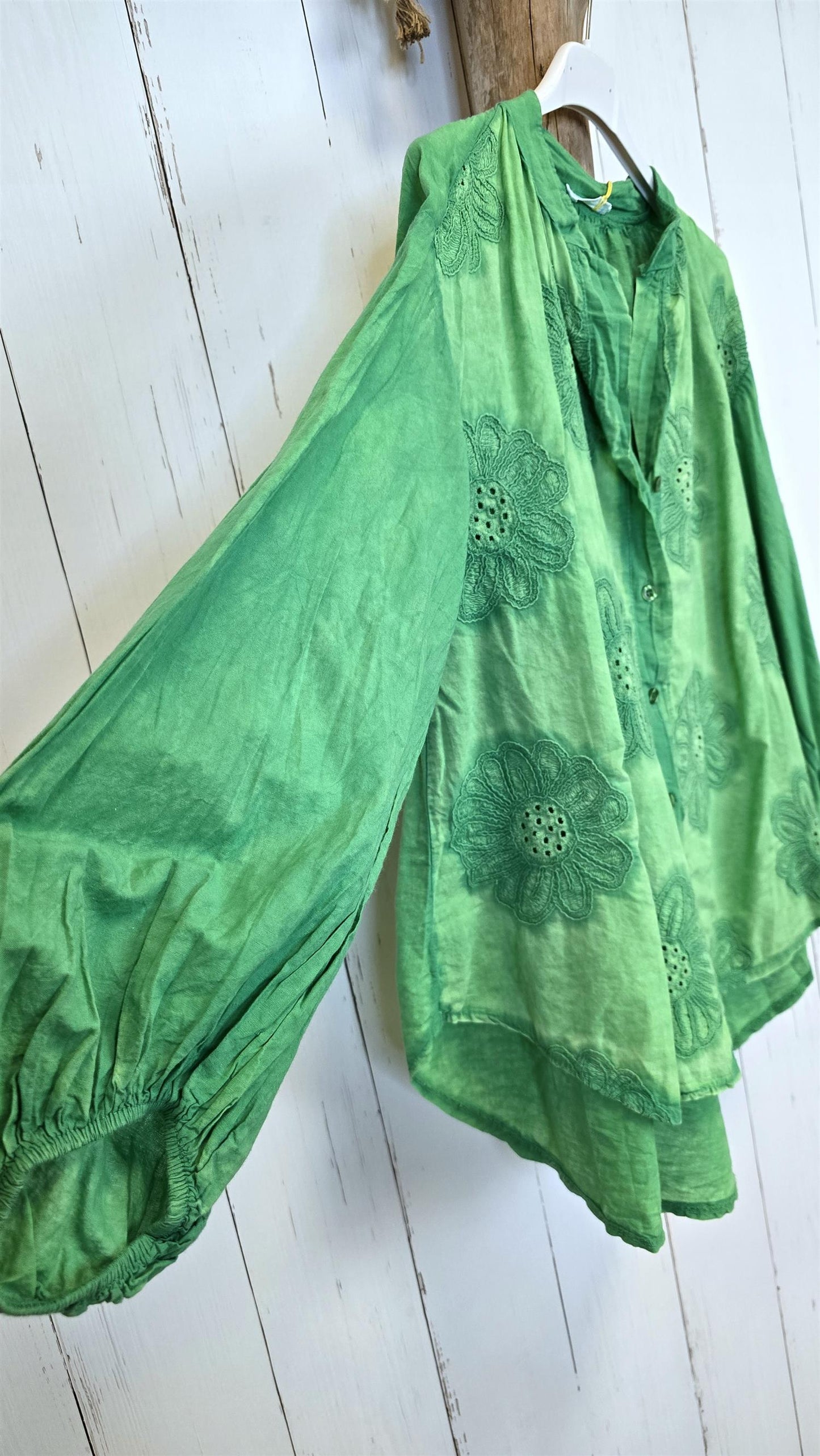 Elin brodert bluse grønn