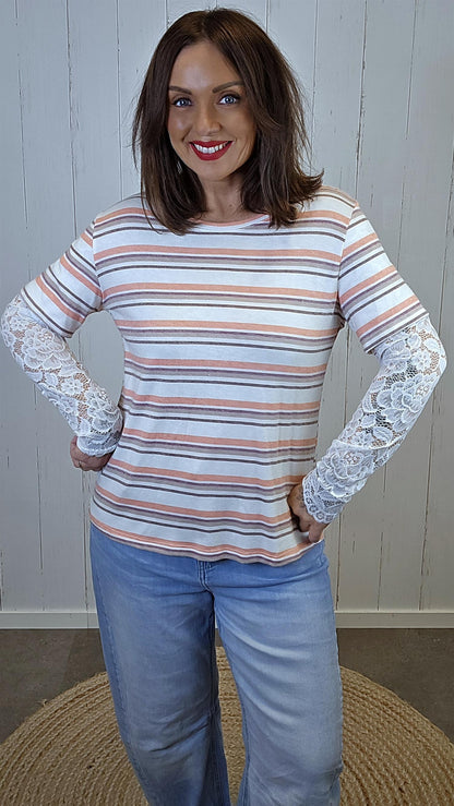 T-shirt topp med blonder