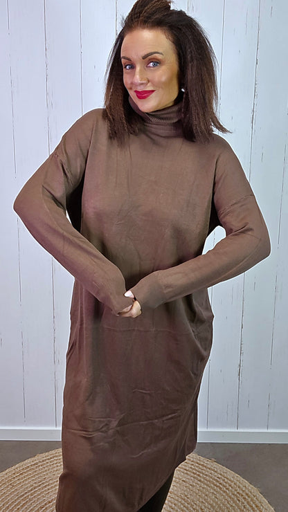 Frida høy hals kjole brun