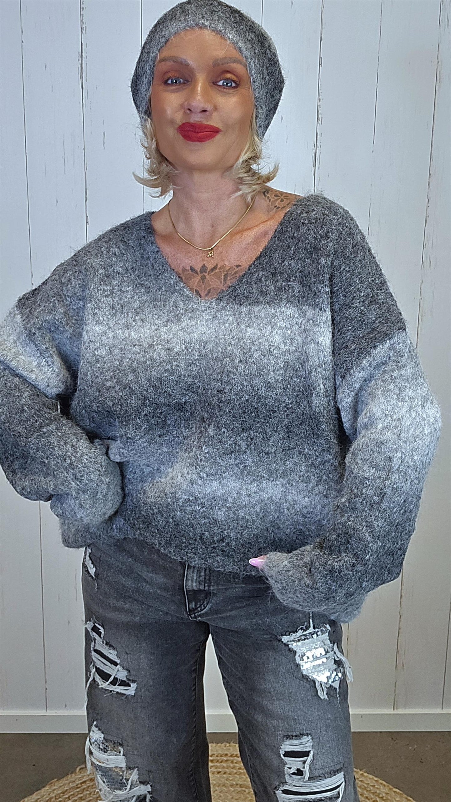 Nora strikket genser grå