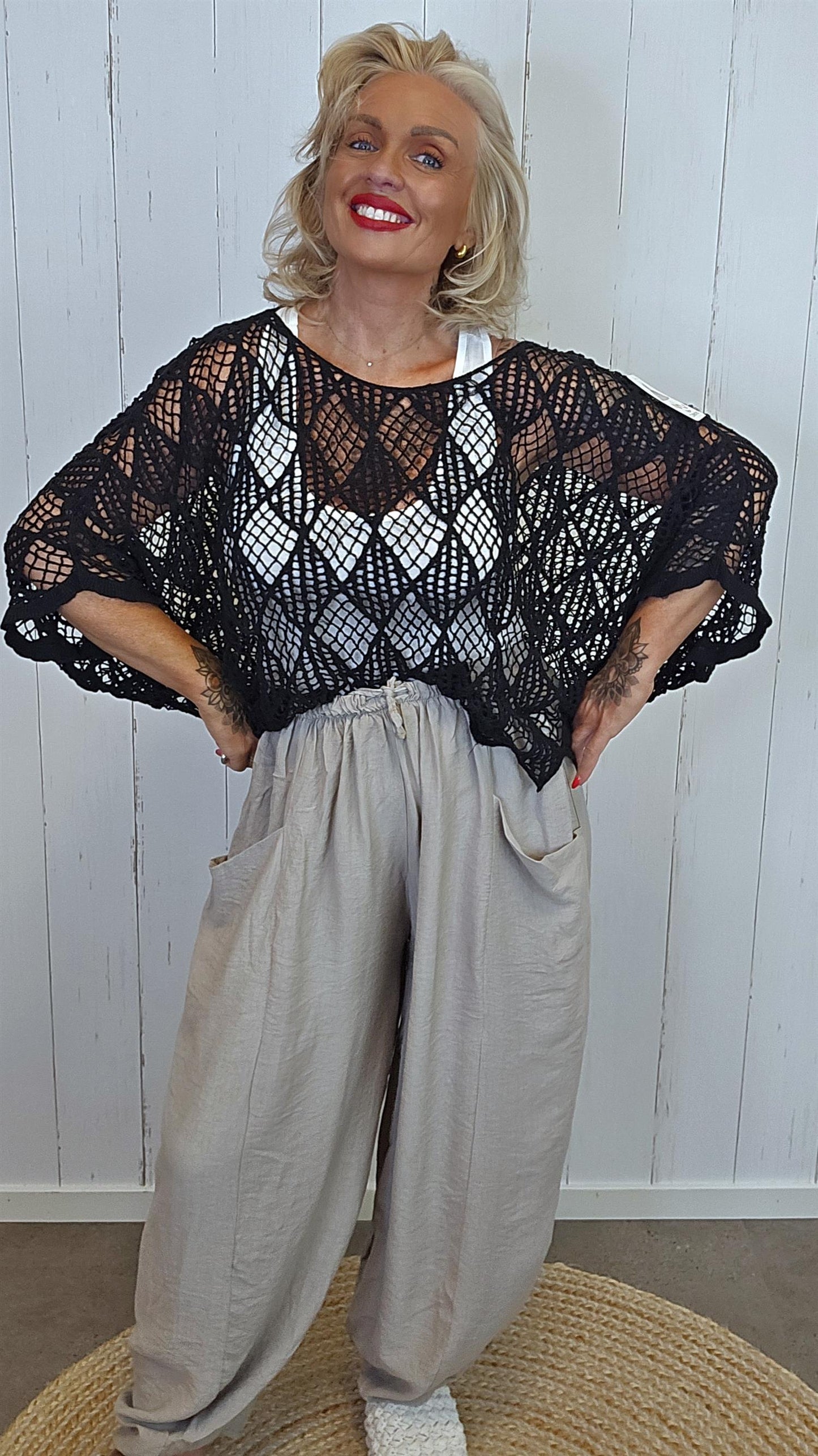 Clara ponchotopp heklet svart