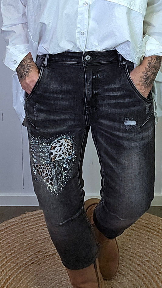 Malin grå jeans med leopardhjerte