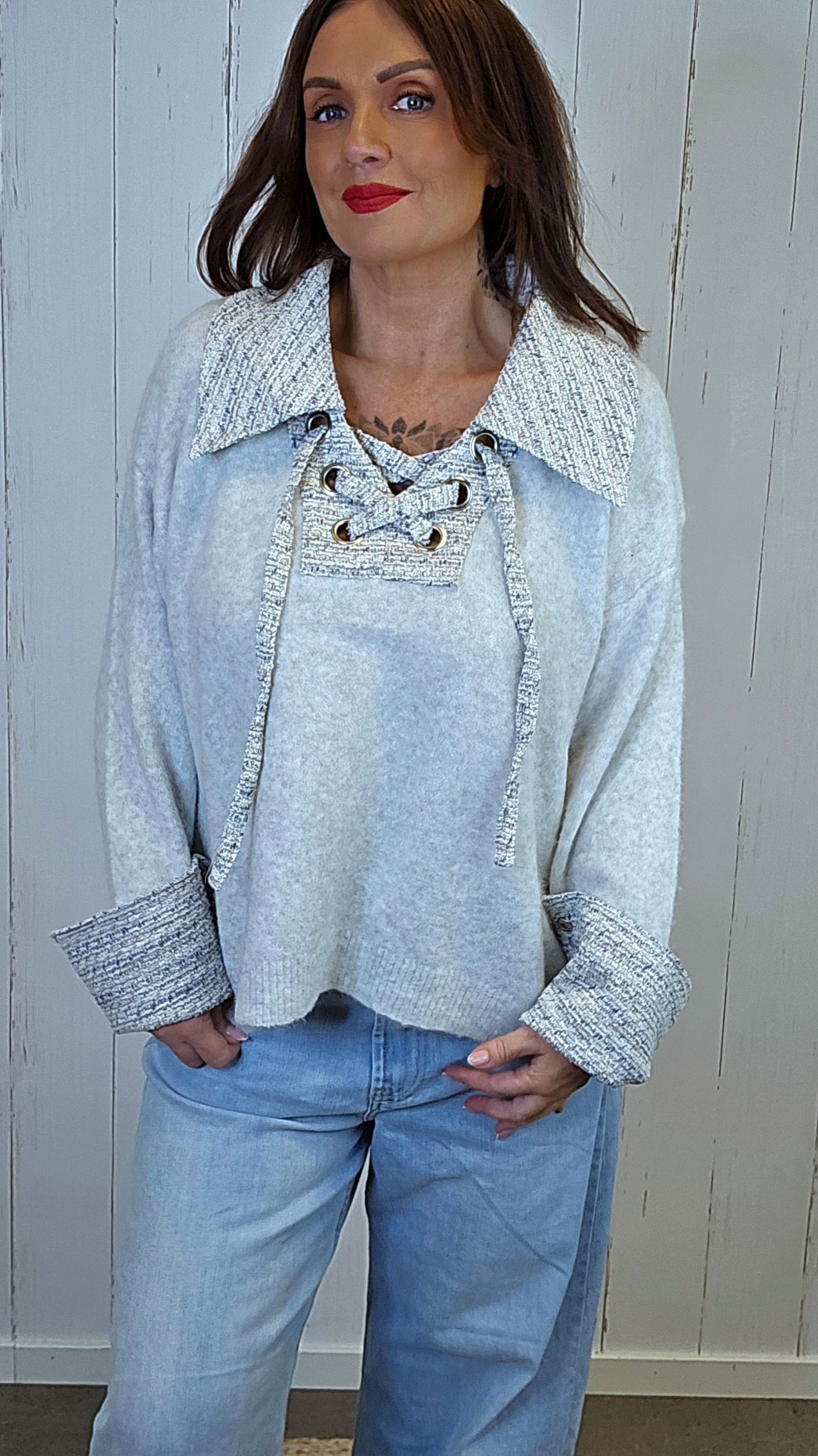 Rosita strikkegenser med tweed-detaljer lys grå