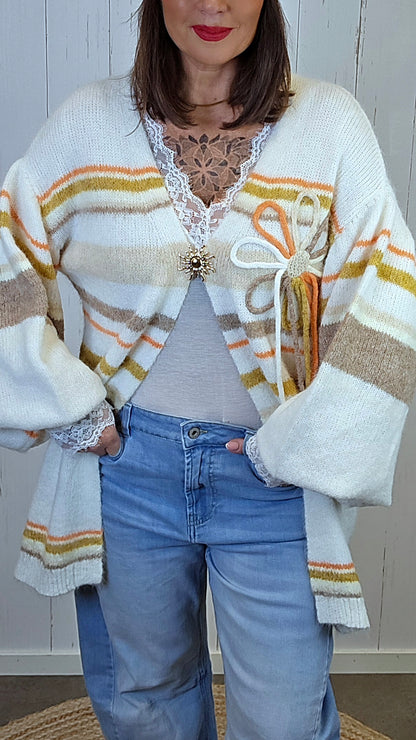 Stripet cardigan med brosje