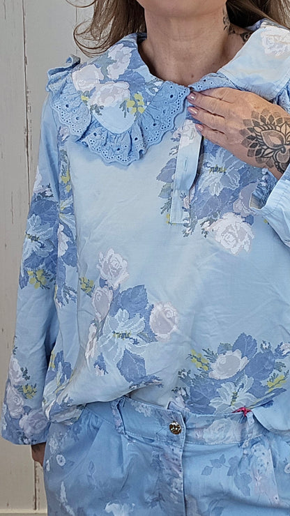 Elise blomsterbluse blå