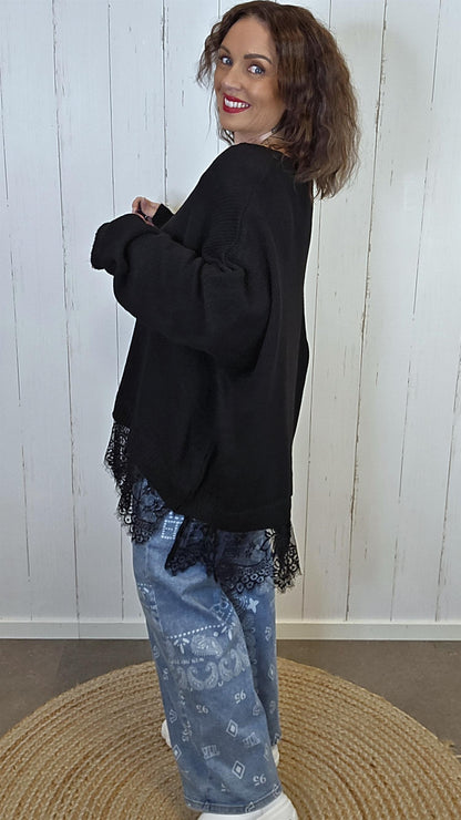 Signe V-hals strikkegenser med blondekant