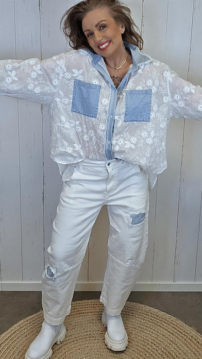 Vera blondeskjorte med denimdetaljer