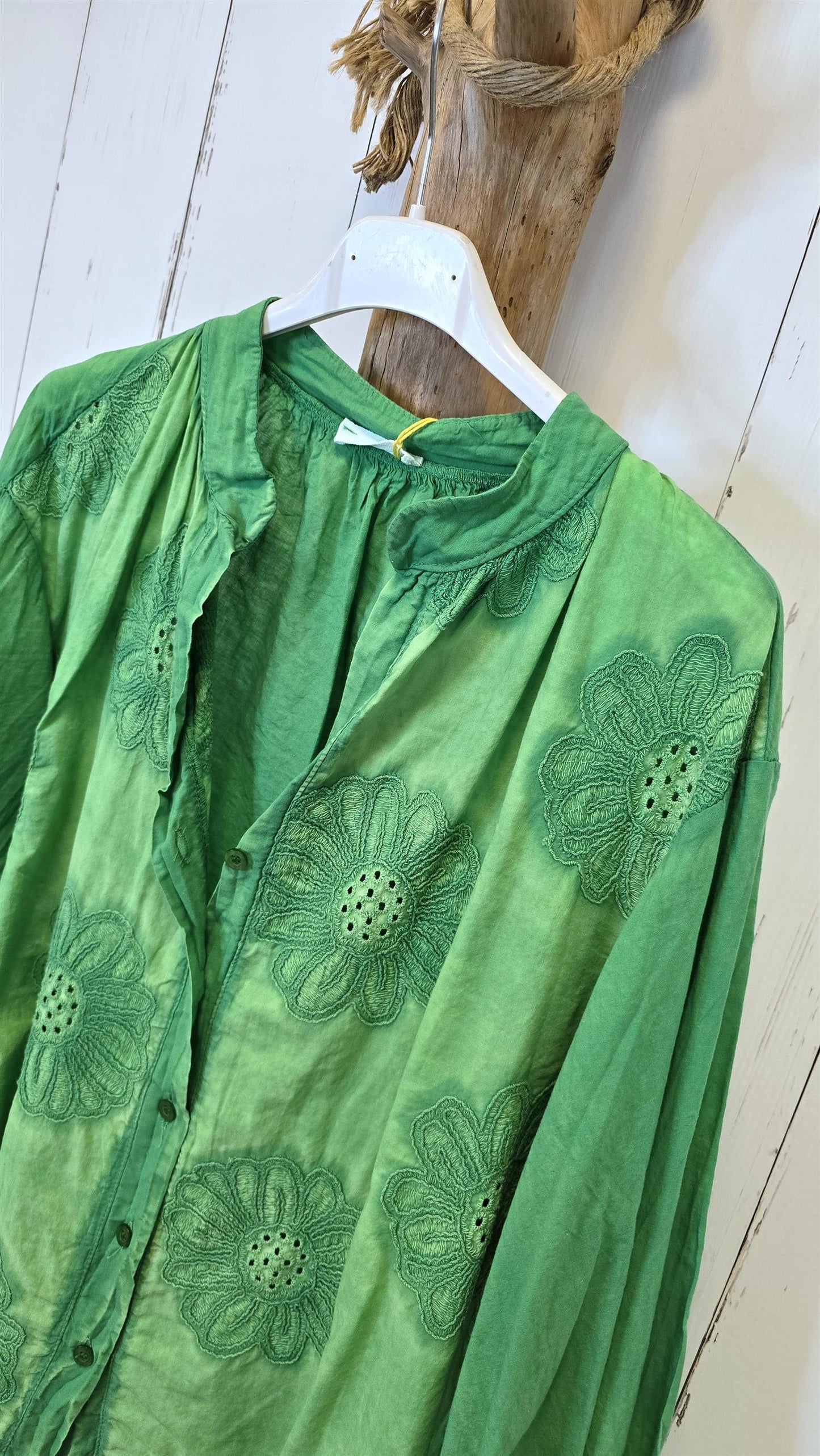 Elin brodert bluse grønn