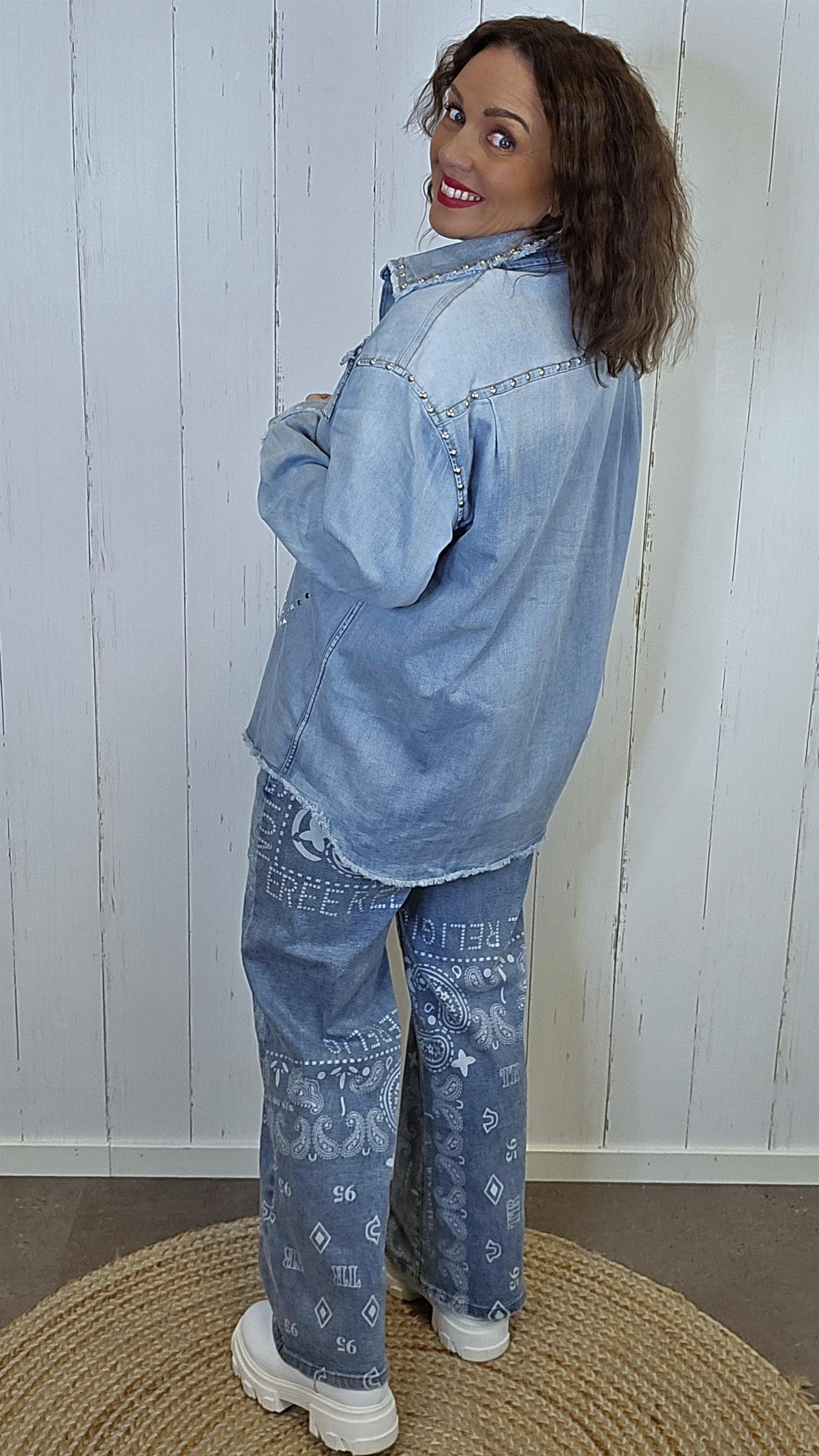 Lina denimskjorte med nagledetaljer