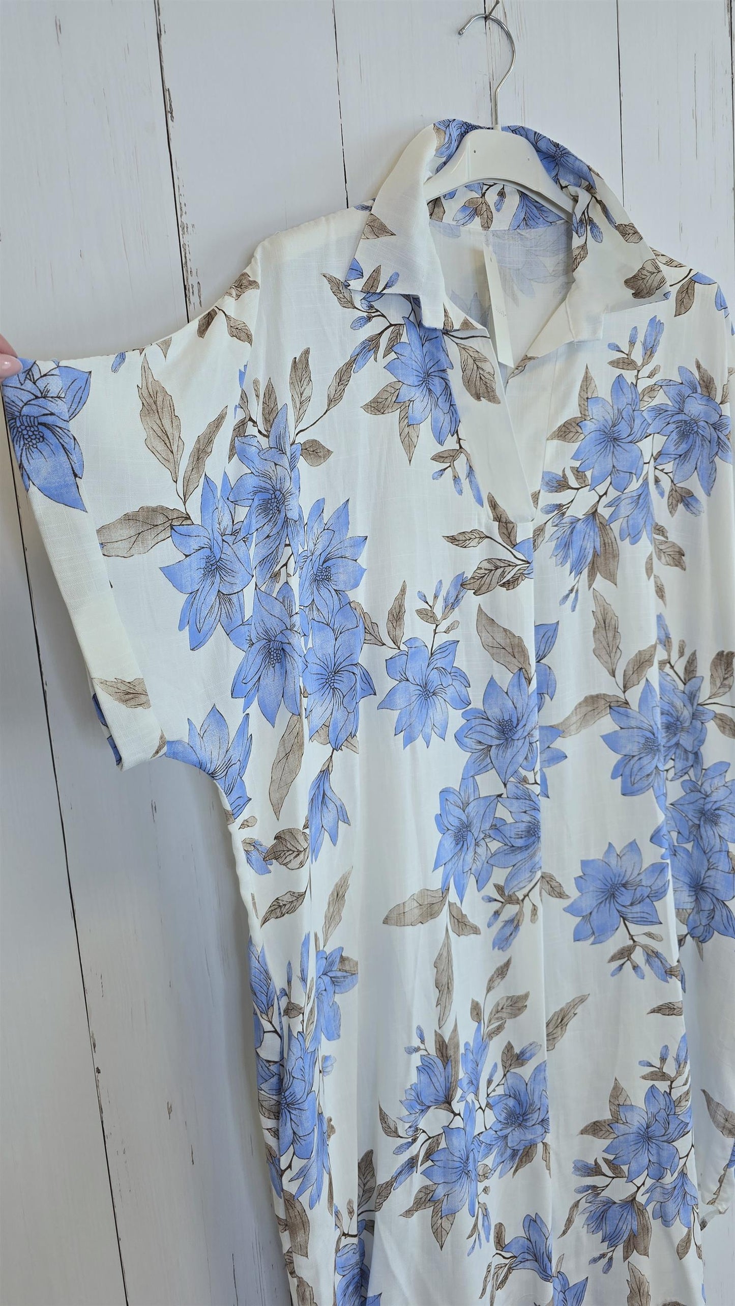 Veronika viskosekjole med blomsterprint blå