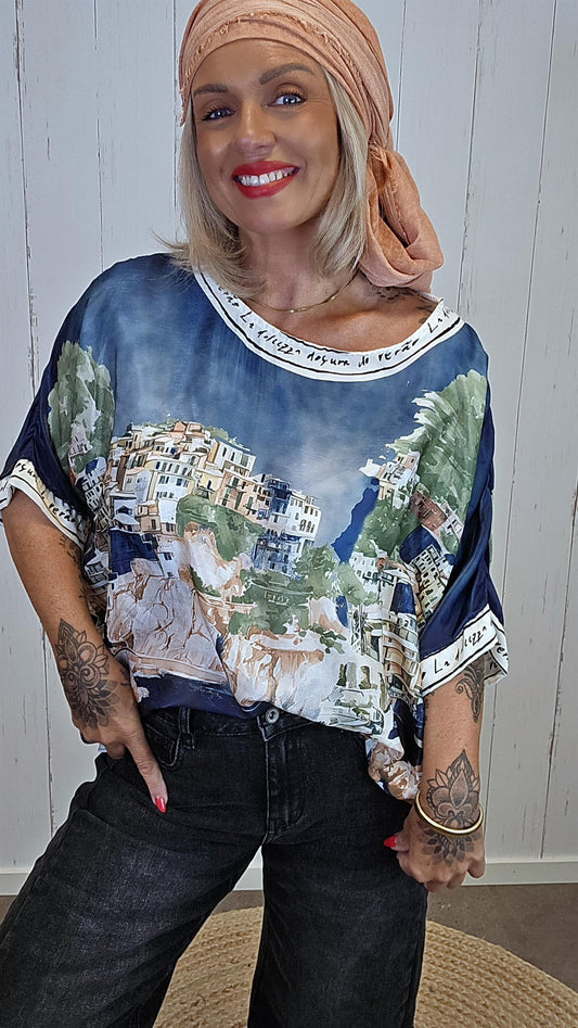 Nina topp med landskapsprint navy