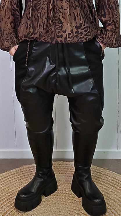 Ellen sort bukse med skinnlook