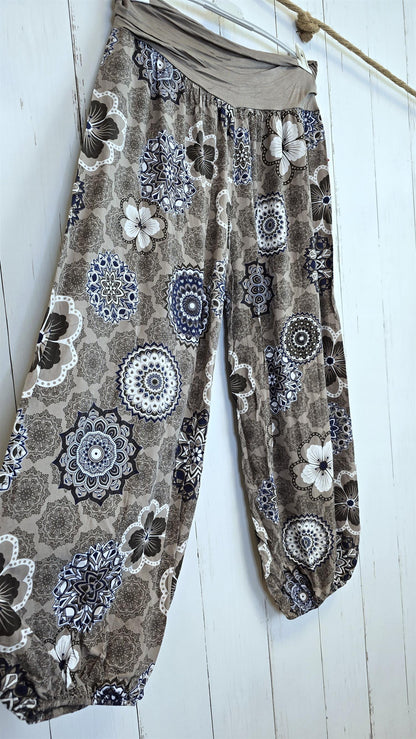Henriette bukse med print taupe