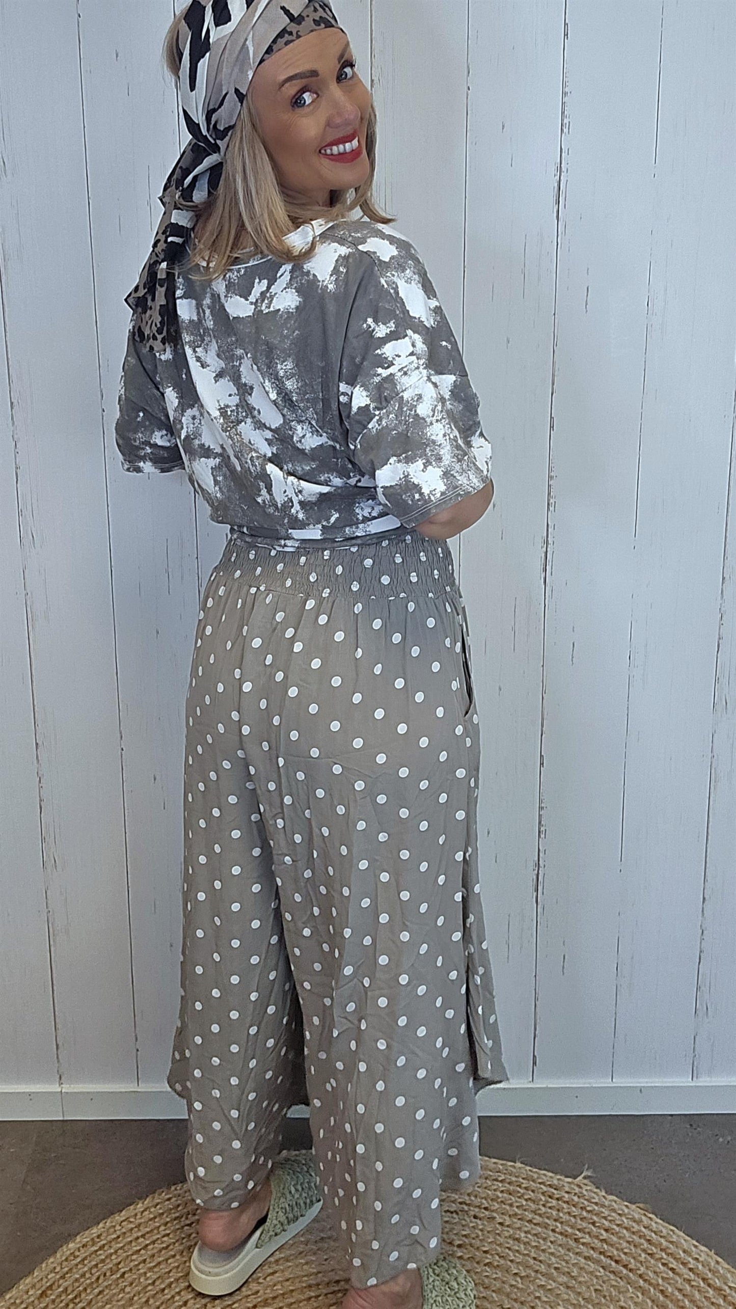 Polka dot bukse taupe