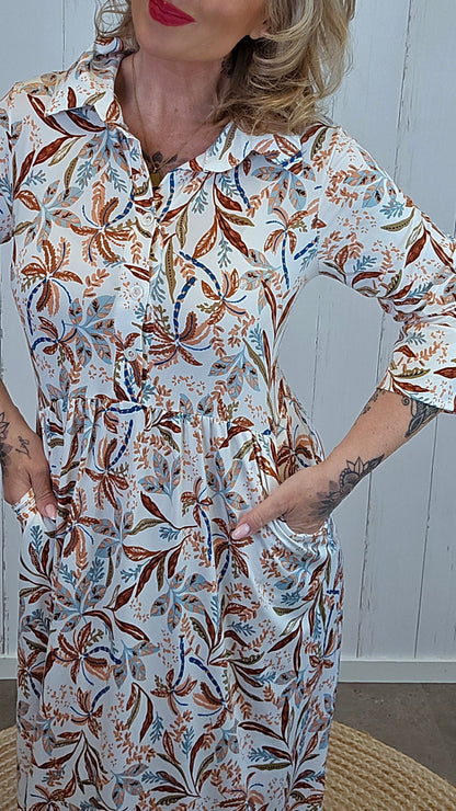 Maxikjole med brun botanisk print