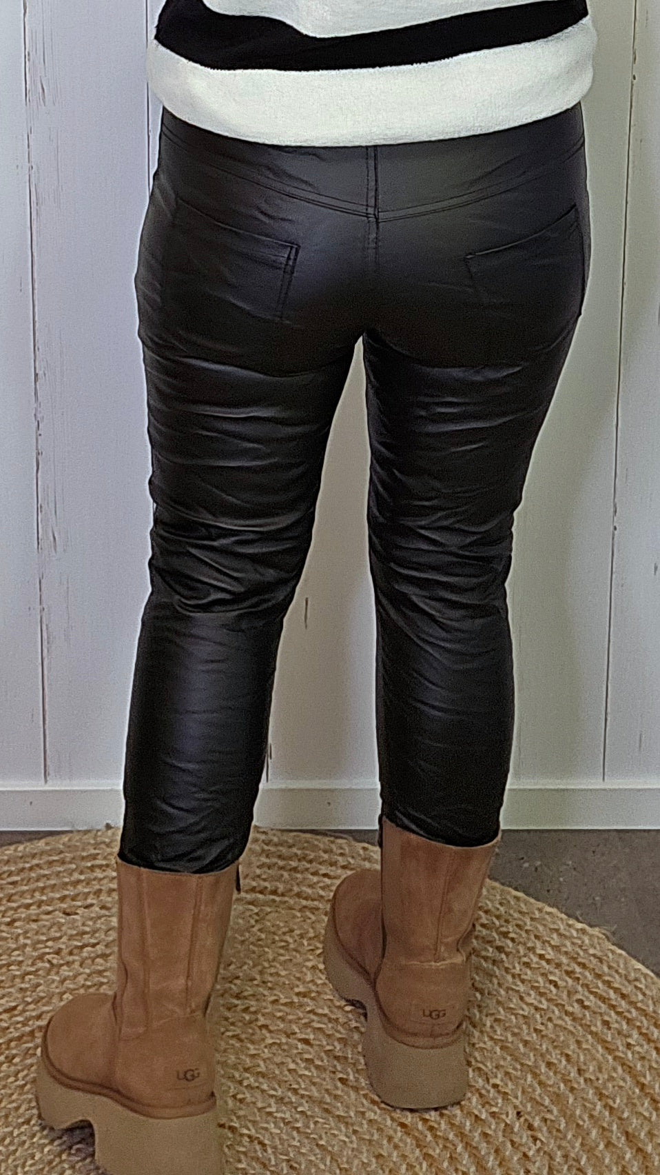 Tiril svarte bukser i imitert skinn