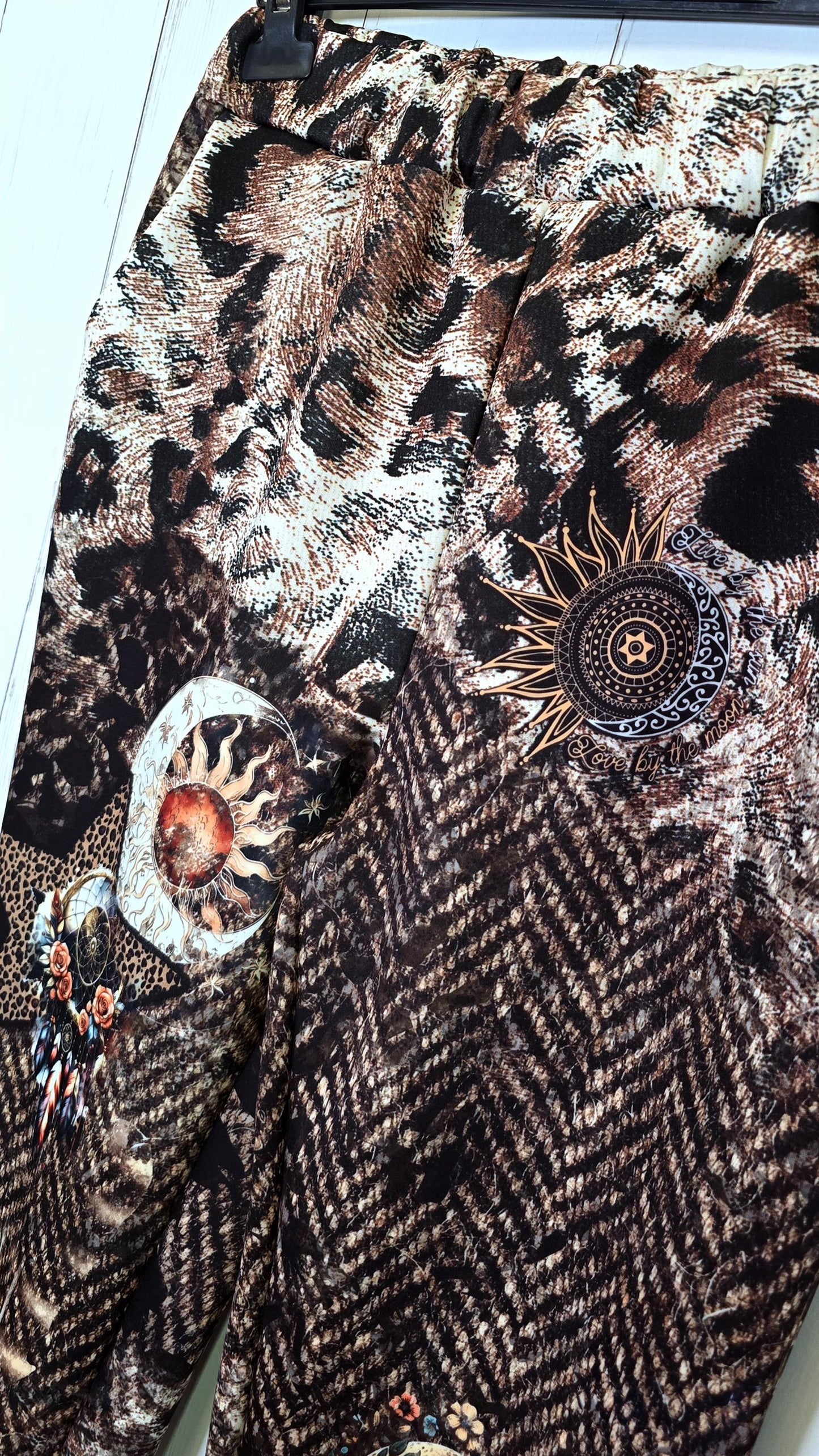 Bukse med kunstnerisk print