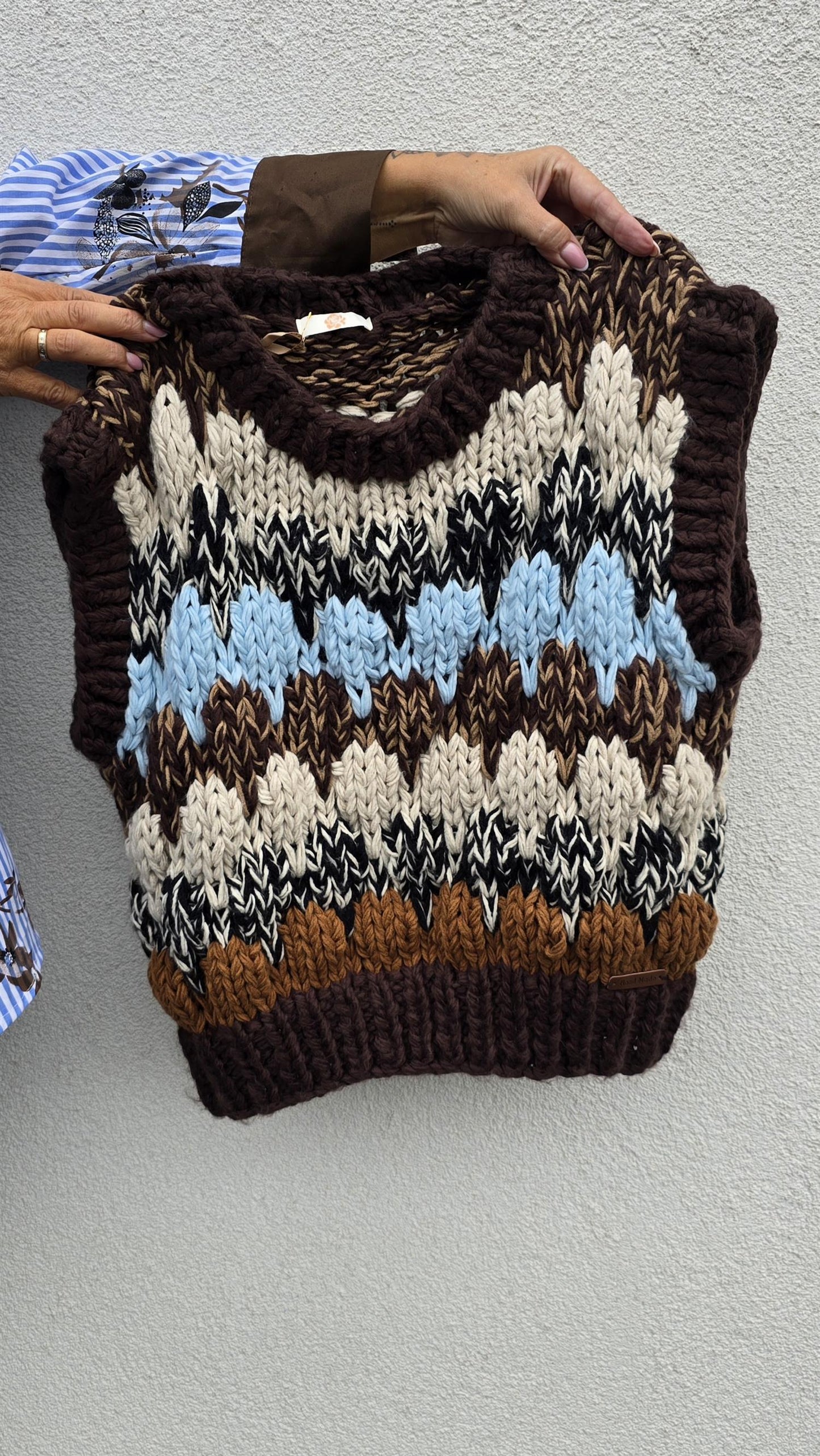 Lovena strikket vest brun