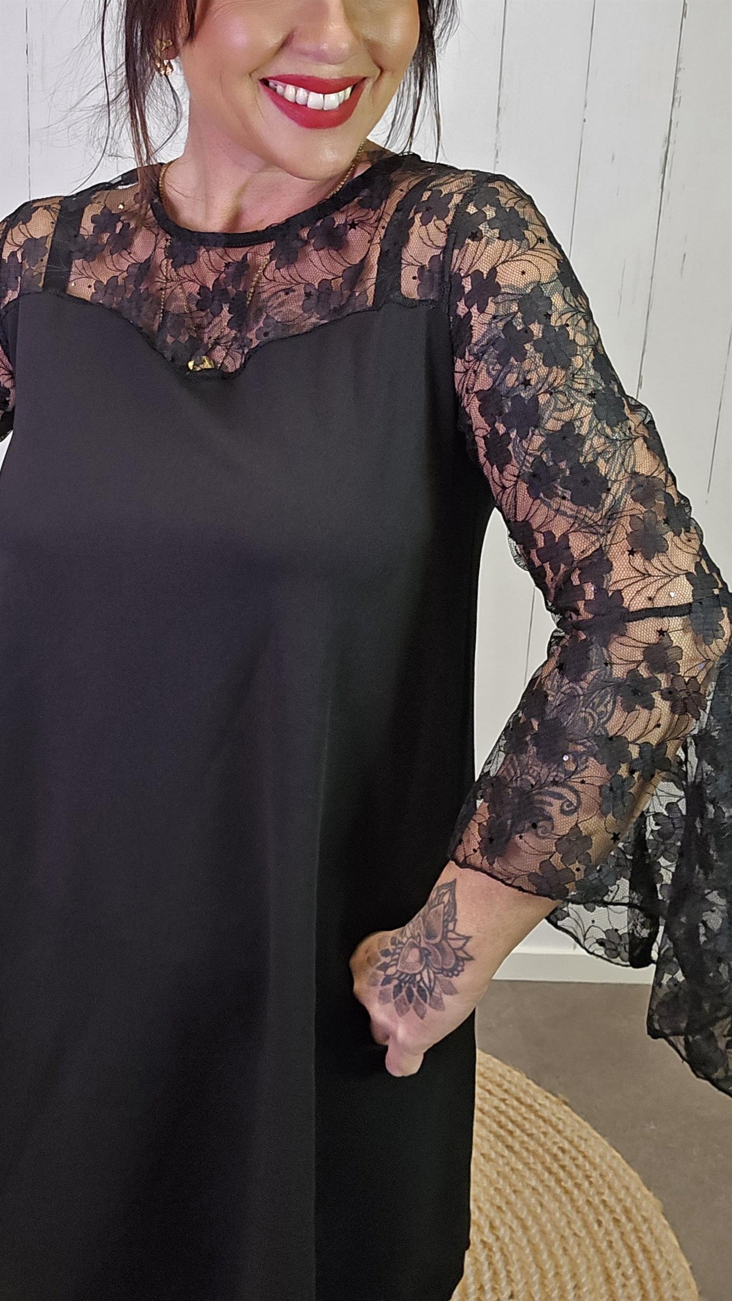 Liana blondekjole med stjernedetaljer