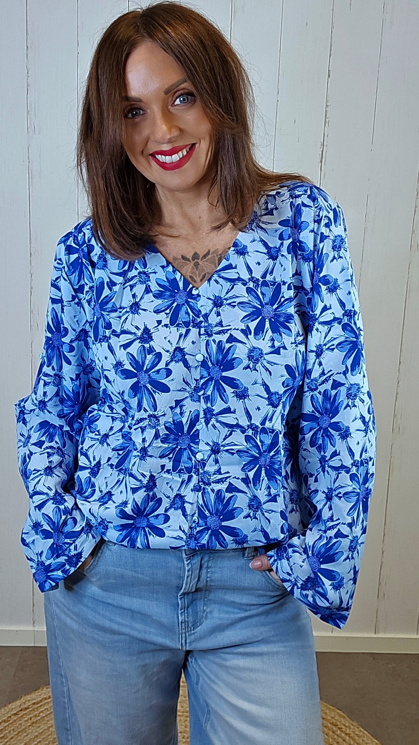 Eline blomsterbluse blå