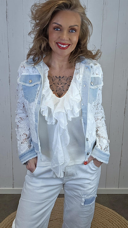 Rebecka ribbet singlet med volanger Hvit