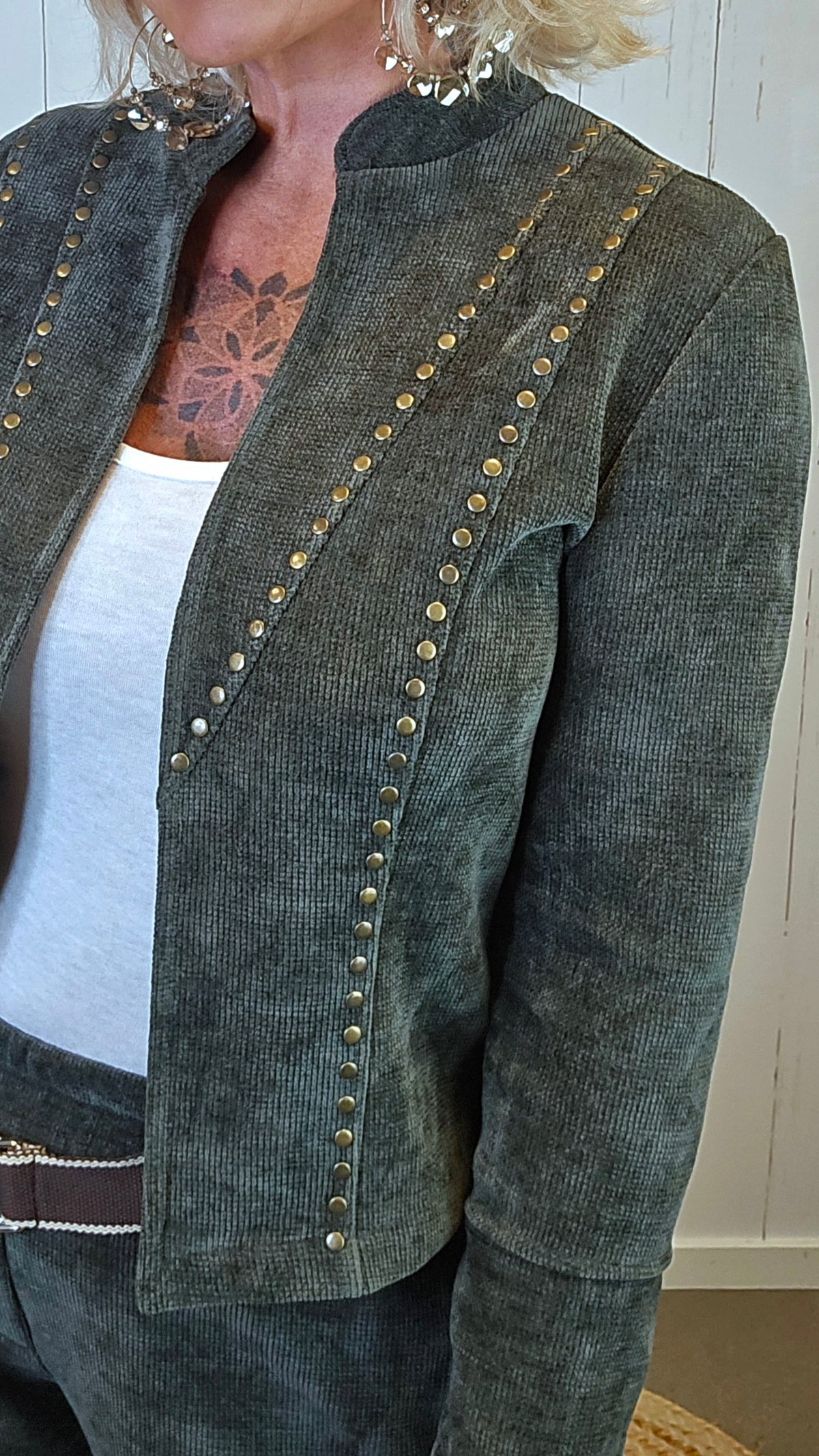 Kaia myk blazer med gullnagler kaki