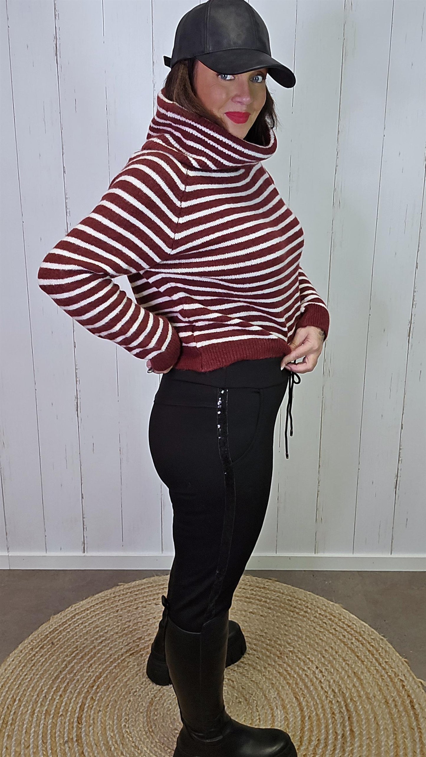 Kine sort bukse med paljettstripe